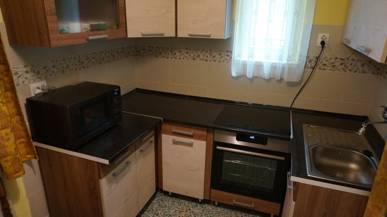 Sunny Apartman Nyíregyháza Esterno foto